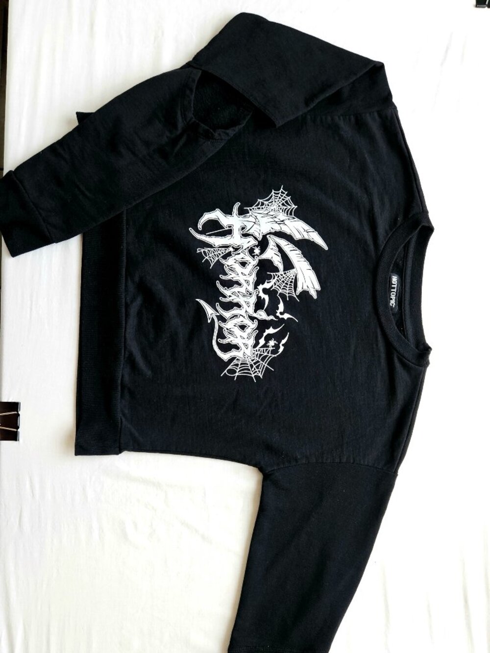 Horror Bats Crop Sweater - Picture 4 of 6